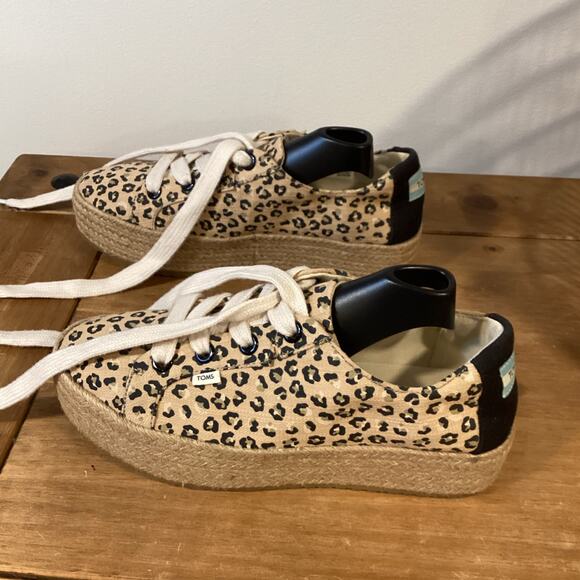 Toms Animal Print Flats with Cream Laces - Picture 3 of 10